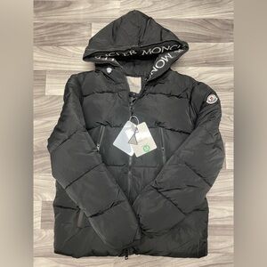 Moncler Montcla Black Short Down Jacket Men’s Medium – New / Never Worn